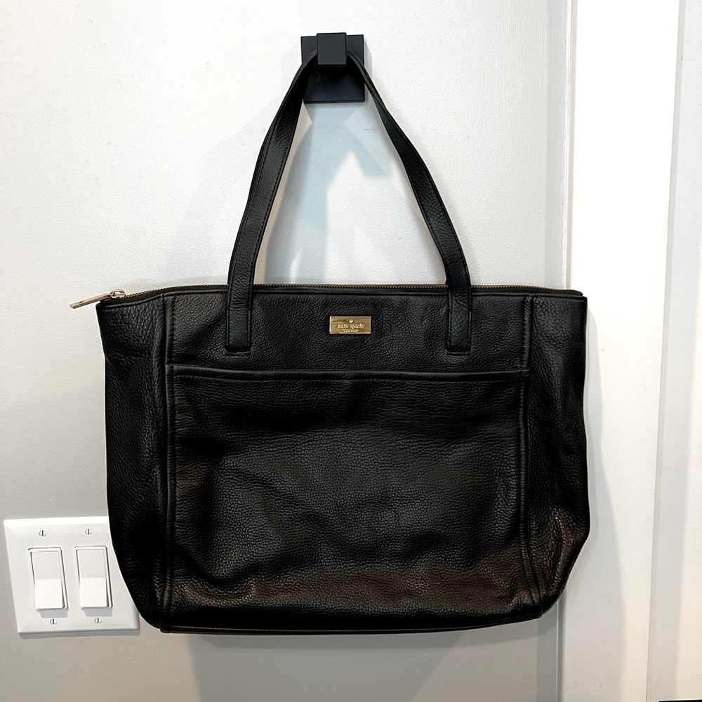 Kate Spade Classic Black Shoulder Bag with Magenta Pink Interrior ♠️